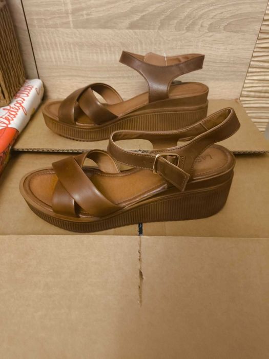 Buty damskie, sandały Lasocki, na koturnie, nowe, rozmiar 41