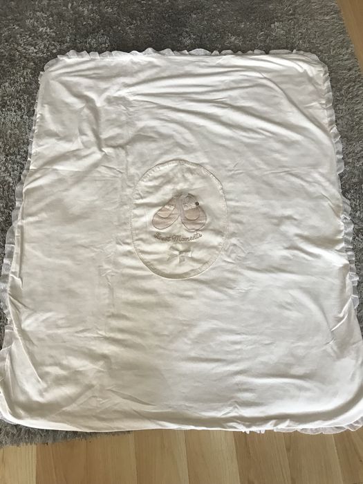 Kołderka niemowlęca Mayoral dla dziewczynki.