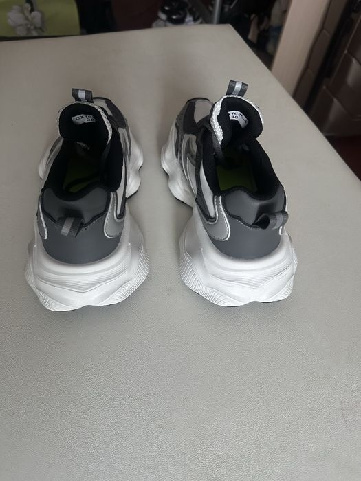 Кросовки 38р НОВЫЕ  24 см