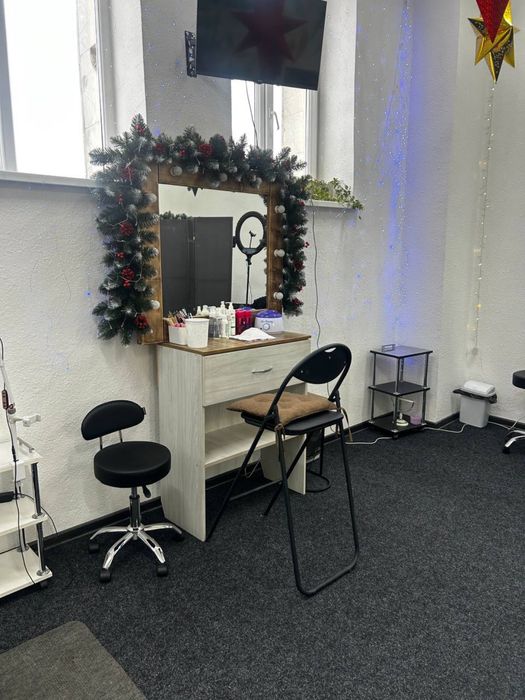 Робота (Майстер з нарощення та ламінування вій, бровіст)