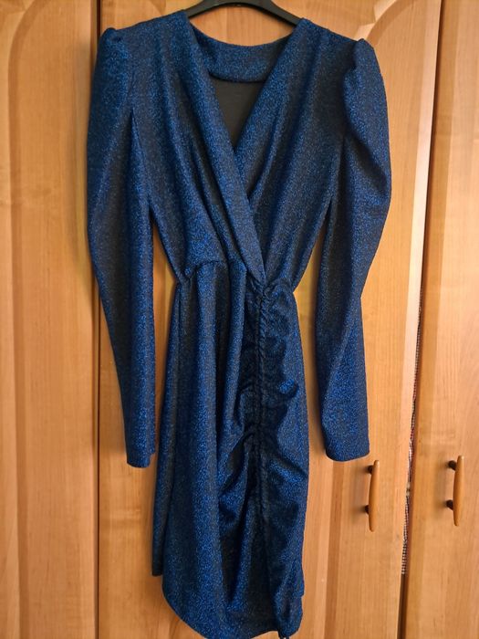 Piękna sukienka błyszcząca oversize