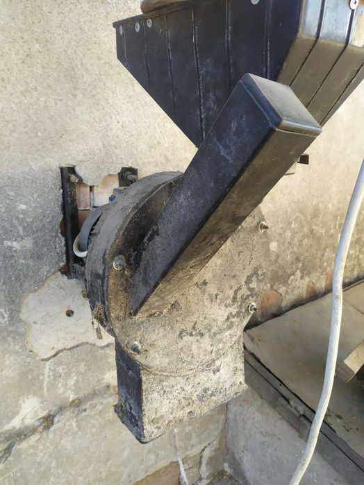 Дробілка для зерна з електро мотором на 3 фази 1.7кв.