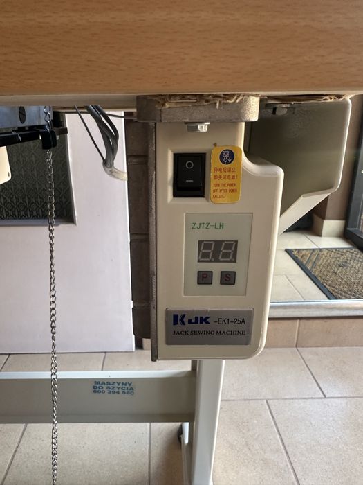 Maszyna renderka do szycia JK-8569A