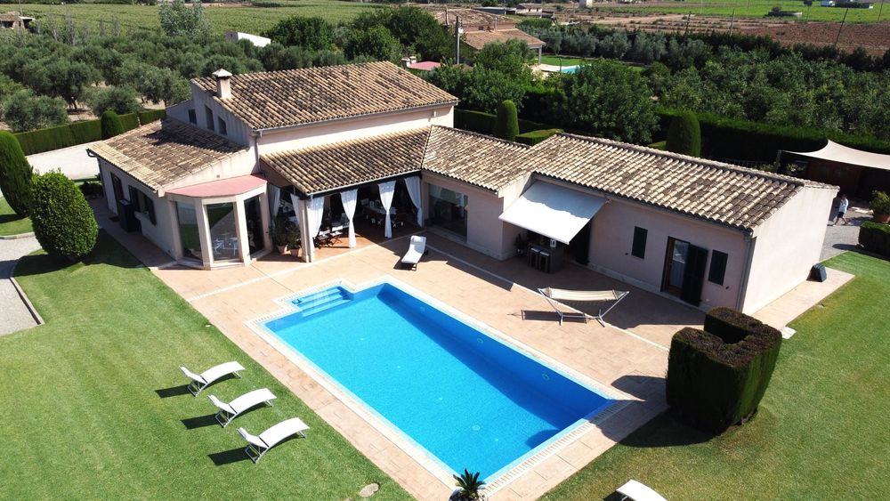 о. Майорка, Іспанія! Pозкішна вілла з великим садом і басейном!