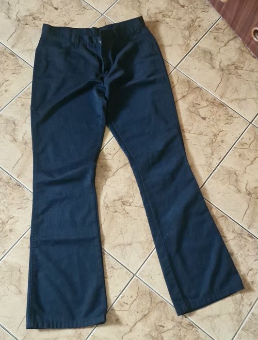 Spodnie wrangler model z szeroką nogawka rozm 33 - 34