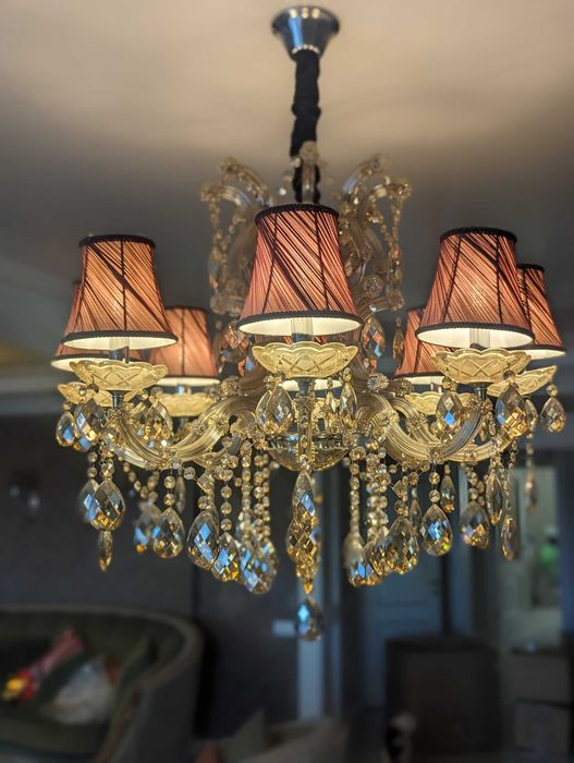 Продам гарну люстру в гарному стані