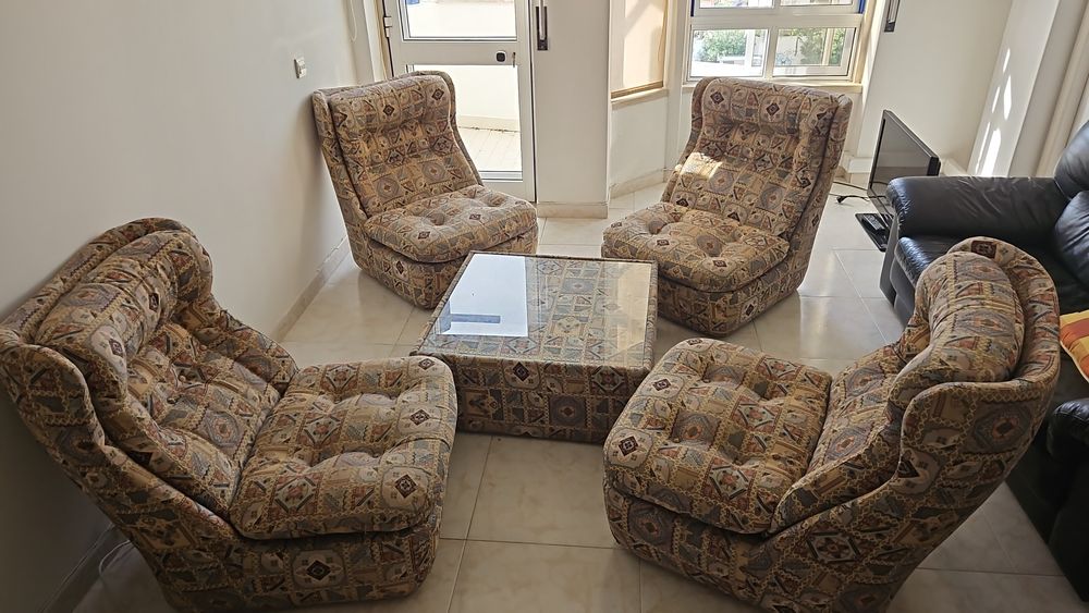 Conjunto sofás + mesa