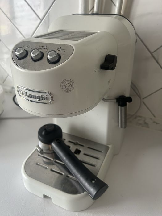 Рожкова кавоварка еспресо DeLonghi EC 251 W