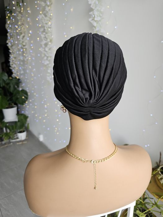 Czarny turban czapka chustka na głowę w trakcie leczenia Iga
