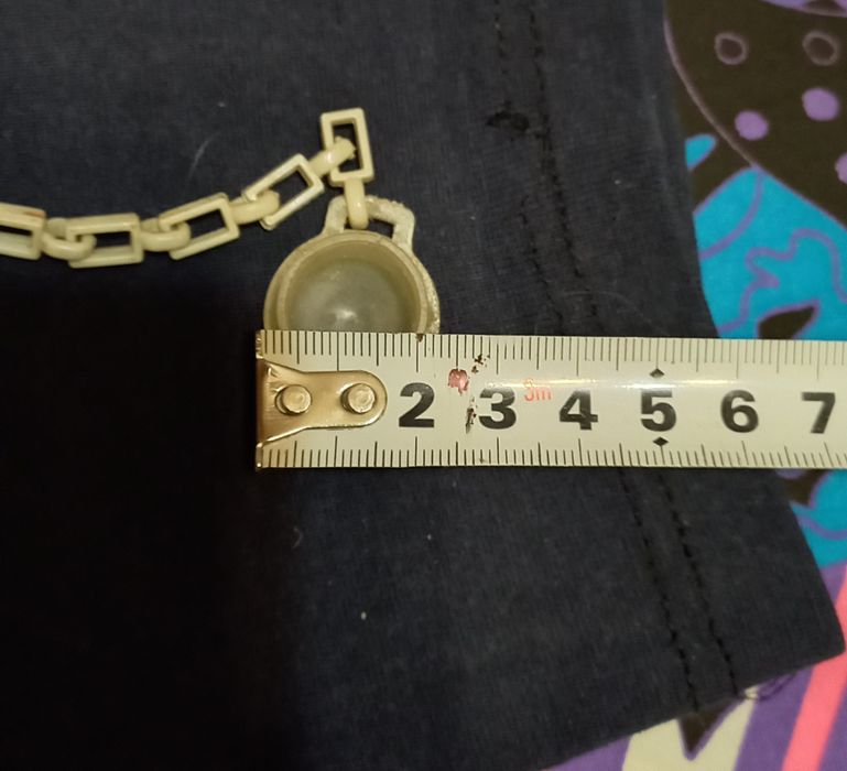 Крышечка 2см диамтр с цепочкой б/у