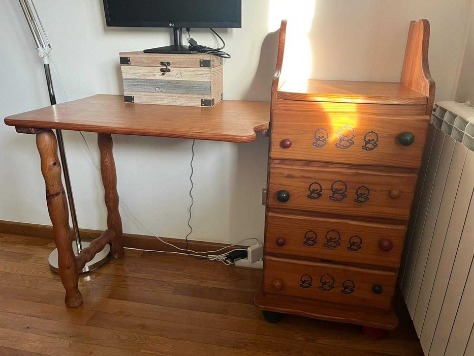 Secretária com módulo de 4 gavetas em madeira maciça