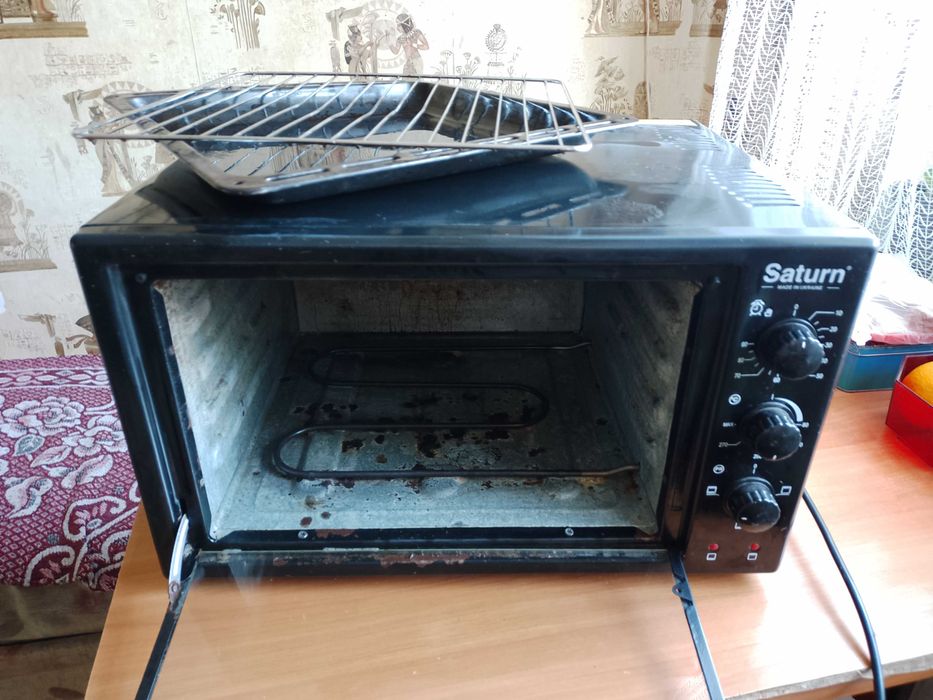 Духовка Saturn в робочому стані