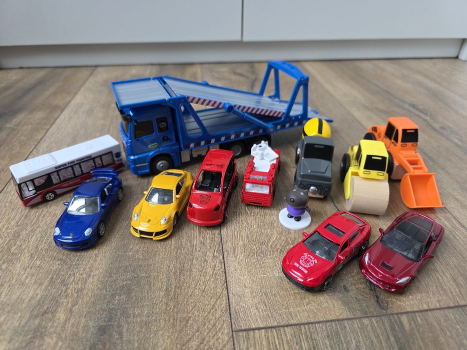 Zestaw samochodzików