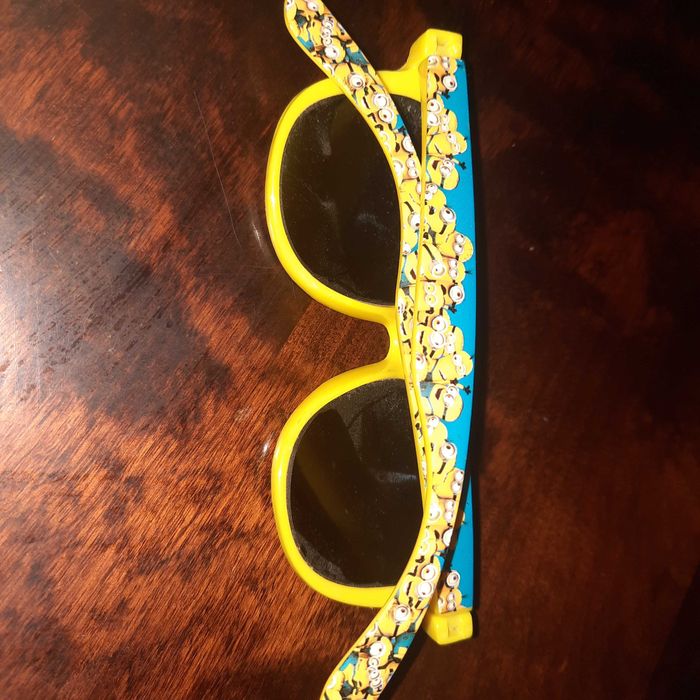 okulary przeciwsłoneczne Minions dla 5-6 latka