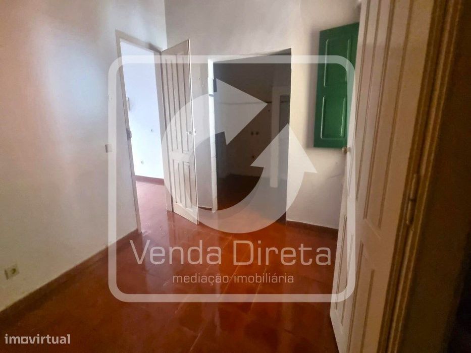 Prédio Urbano de Utilização Mista com Potencial Habitacional e Come...