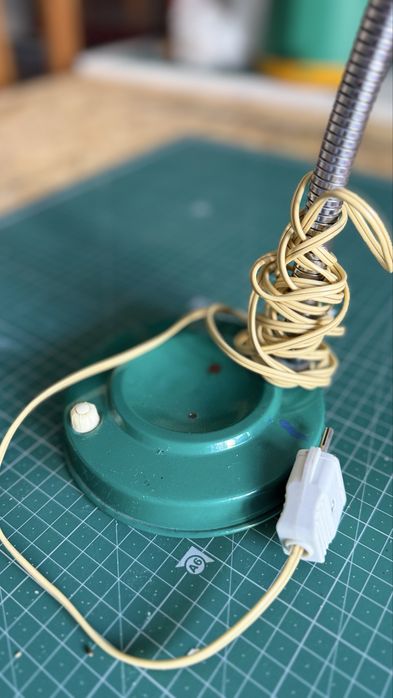 Candeeiro de Secretária Vintage Verde com Braço Flexível – Anos 70/80