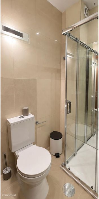 Quarto - localizado em Mafamude Porto