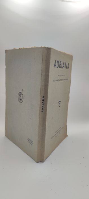 PA6 Livro - Biblioteca Franciscana Missionária - Adriana