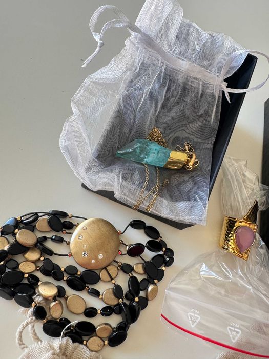 Zestaw biżuterii z kamieniami