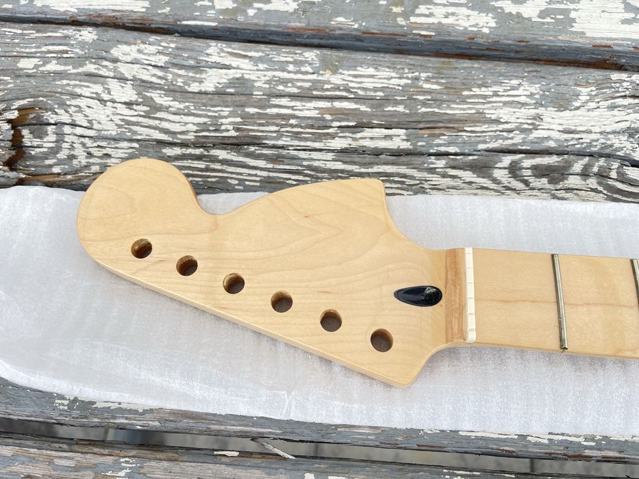 Gryf gitary typu stratocaster Big Head