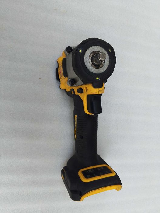 Гайковерт акумуляторний DeWALT DCF923, 610 Нм