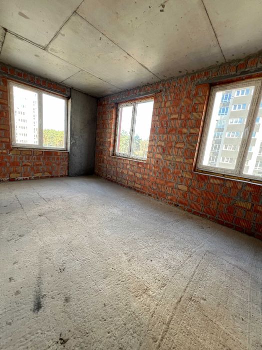 Трикімнатна квартира. Швидкий виїзд на Київ. Без комісії!