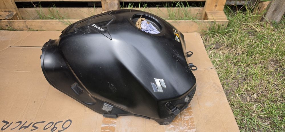 Suzuki GSR 600 zbiornik paliwa bak