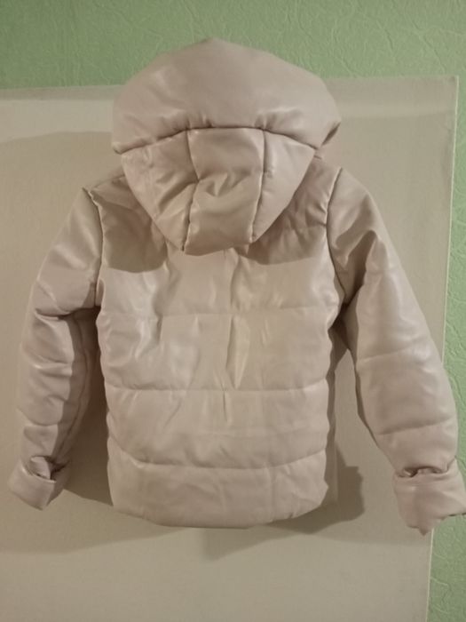 Продам куртку для девочки.