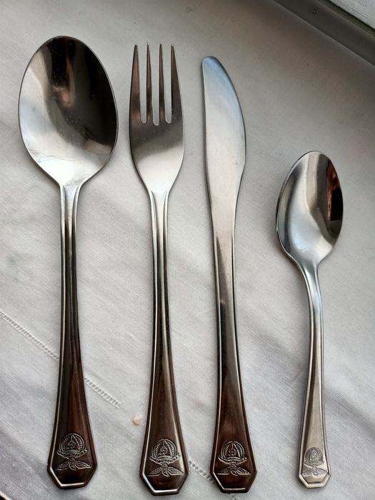 Talher em Inox - Benfica 

4 peças: 
colher sopa;
colhe