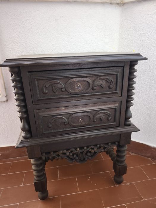 Móvel antigo para restauro
