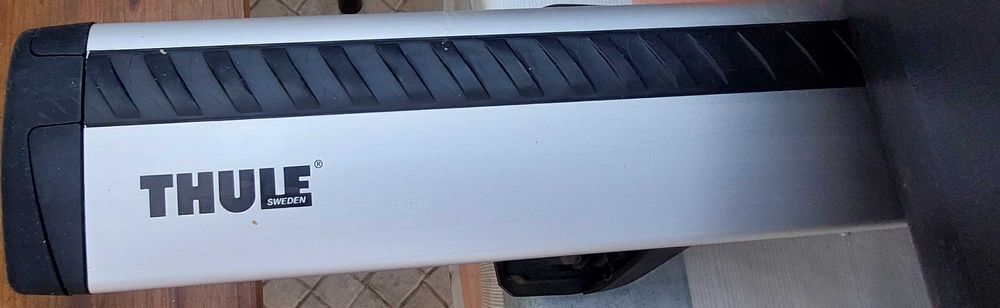 Mala de tejadilho Norauto bermude 4100 com as Barras Thule respectivas