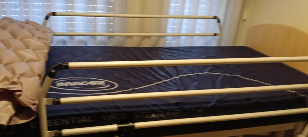 Cama elétrica em excelente estado