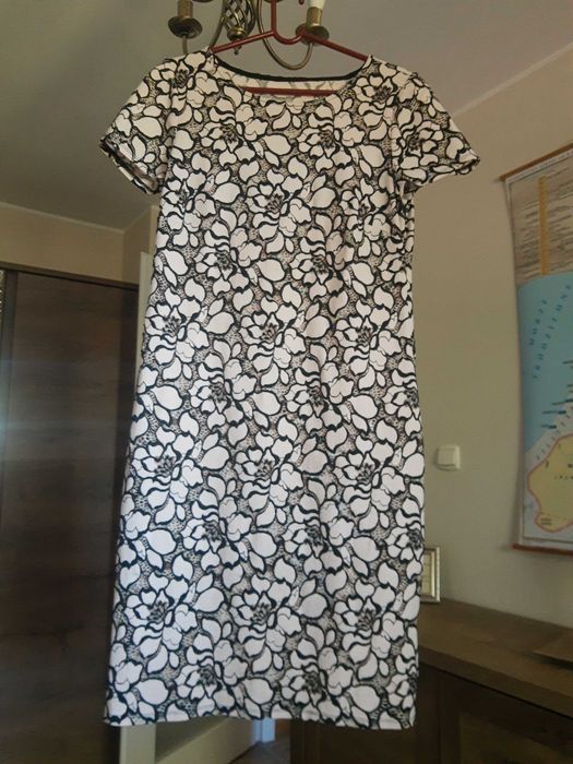 Piękna,stylowa sukienka z grubej ,elastycznej koronki.