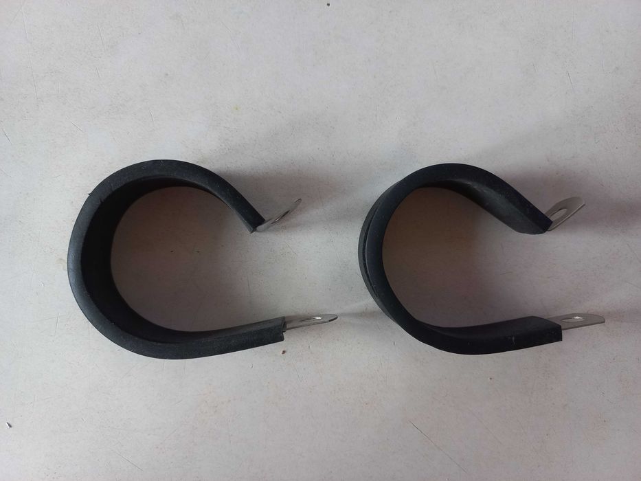 Стальные прорезиненные хомуты