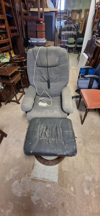 Cadeira de massagem + banco para pés