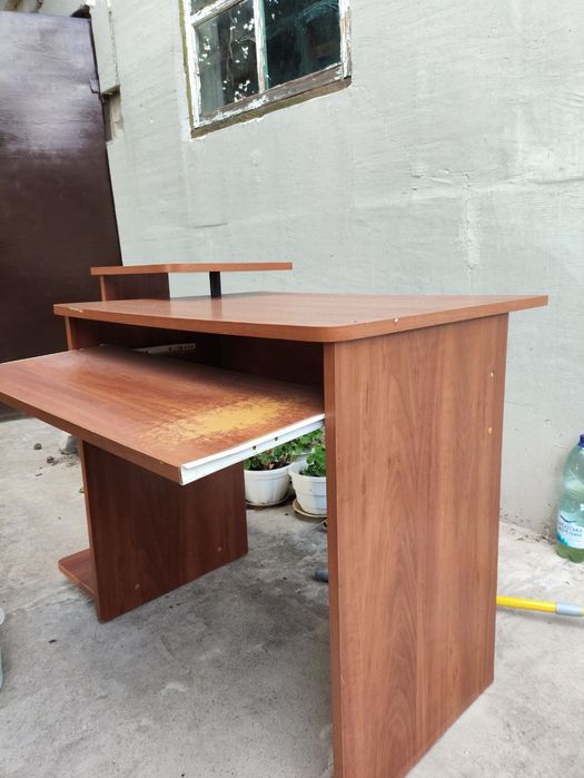 Стіл комп'ютерний