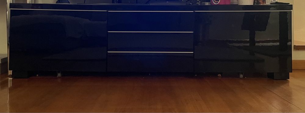 Movel tv em muito bom estado