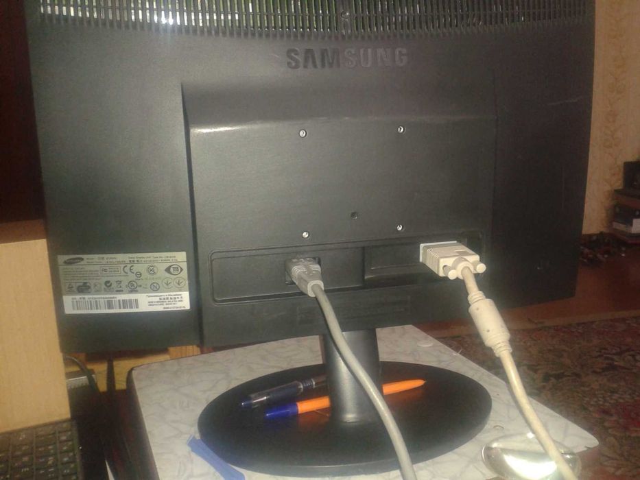 Монитор 20" Samsung e2020n