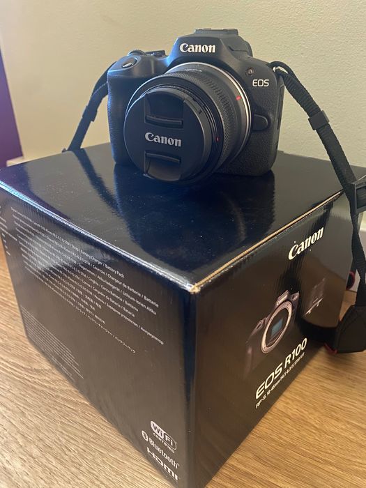 CANON EOS R100 + RF-S 18-45mm + Cartão SD 128GB (COMO NOVA)