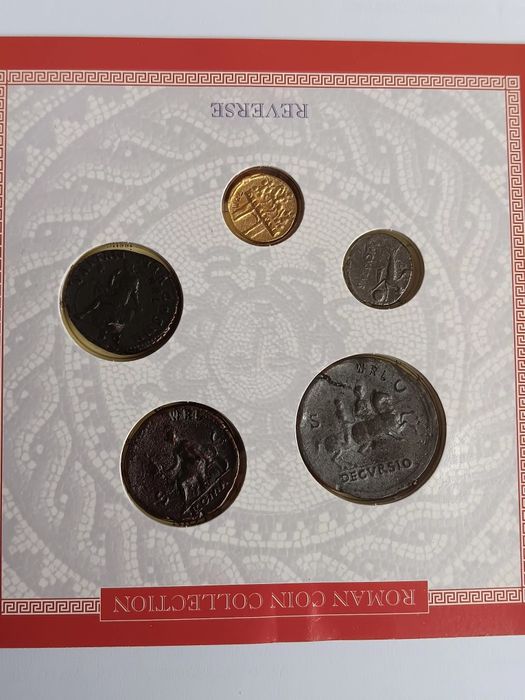 Carteira com réplicas de moedas Romanas