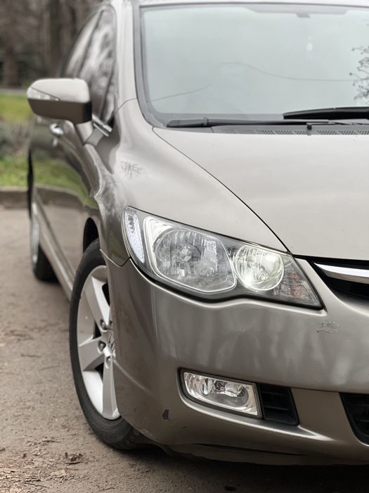 Honda civic 8 механіка 1.8 бензин, повна комплектація