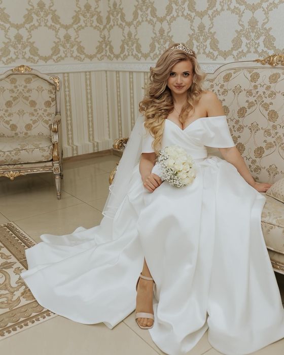 Продам шикарну весільну сукню після хімчистки