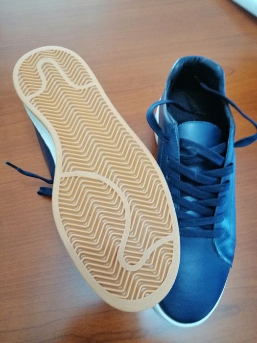 Sapatos novos N. 42 . Azul e Camel