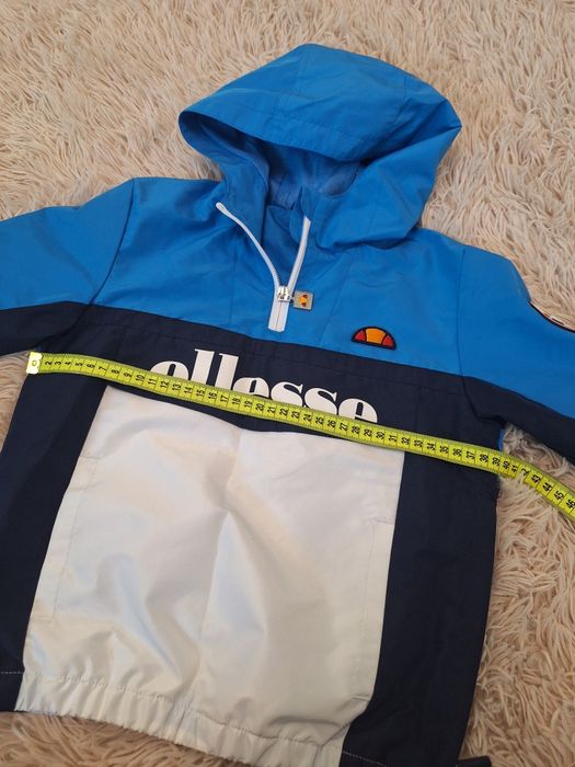 Продам анорак вітровку фірми ellesse