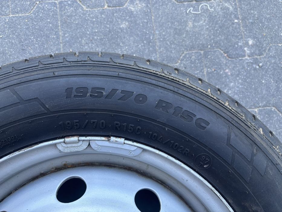 Opona pirelli carrier 195 70 15c