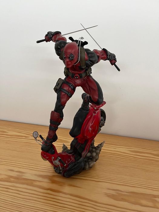 1:4 Deadpool Sideshow