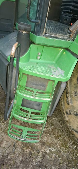 Ciągnik JOHN DEERE 8220