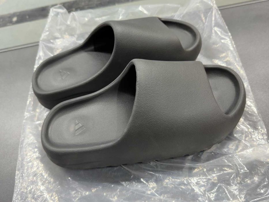 Yeezy_Slide_onyx_Czarny 43