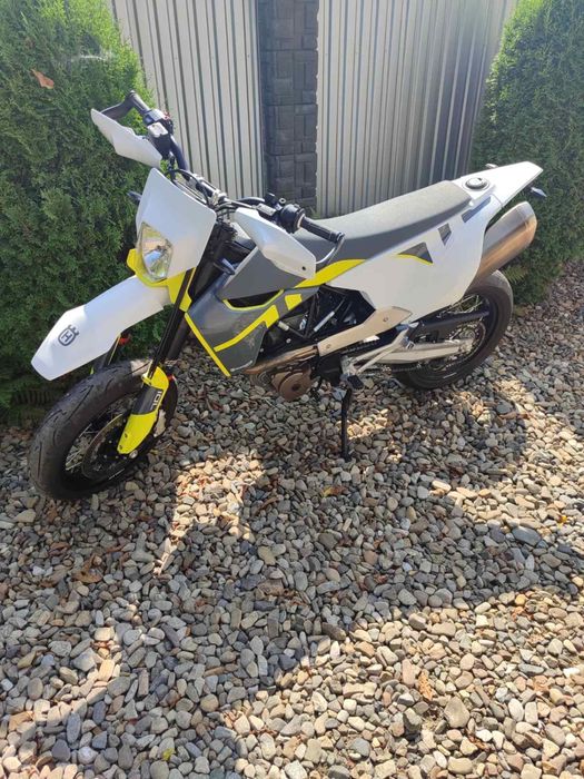 Мотоцикл Husqvarna Super Moto 701