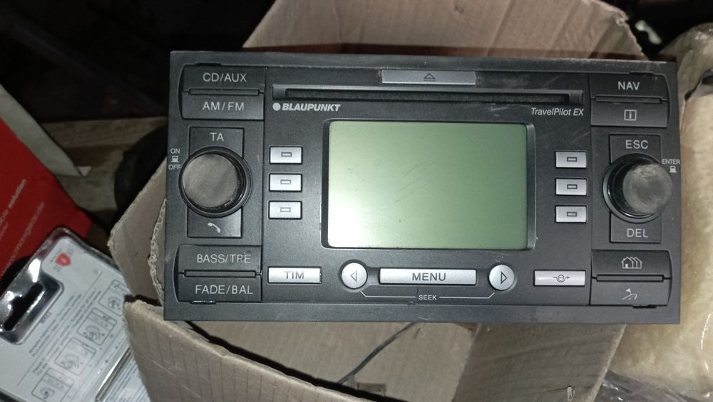 Ford radio  6000